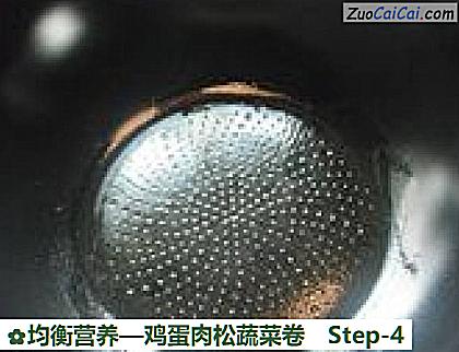 鸡蛋肉松蔬菜卷做法第四步骤