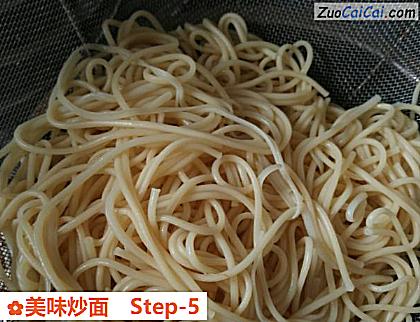 美味炒面做法第五步骤