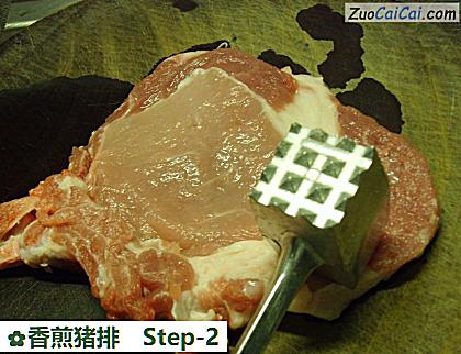 香煎猪排做法第二步骤