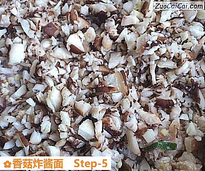 香菇炸酱面做法第五步骤