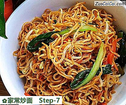 家常炒面做法第七步骤