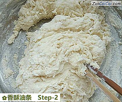香酥油条做法第二步骤