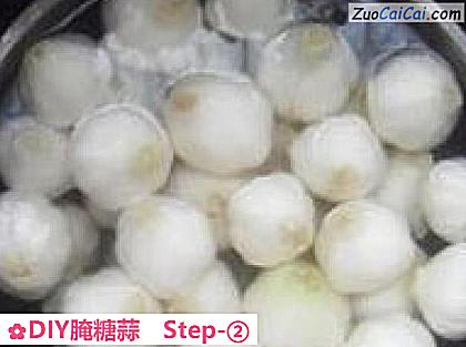 DIY腌糖蒜做法第二步骤