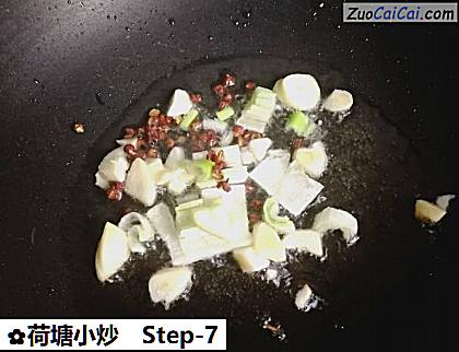 荷塘小炒做法第七步骤