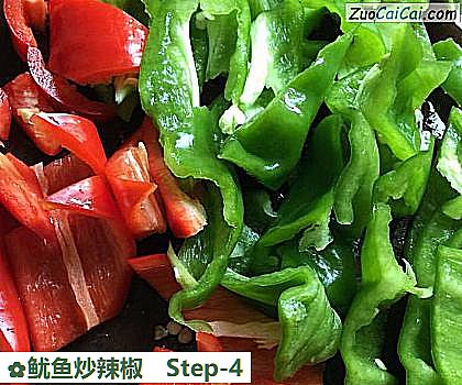 鱿鱼炒辣椒做法第四步骤