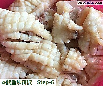 鱿鱼炒辣椒做法第六步骤