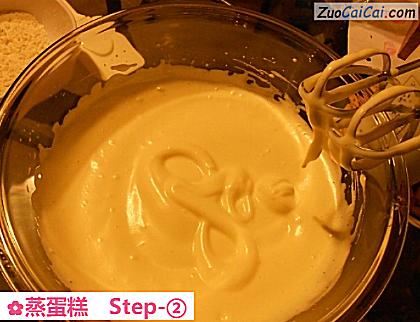 蒸蛋糕做法第二步骤