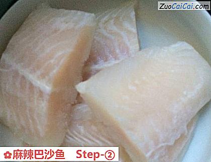 麻辣巴沙鱼做法第二步骤