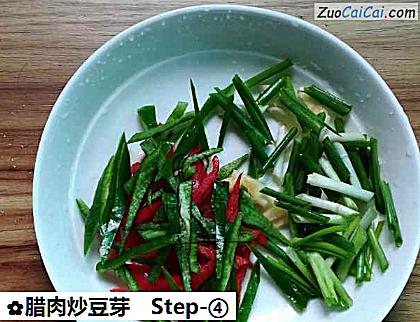 腊肉炒豆芽做法第四步骤