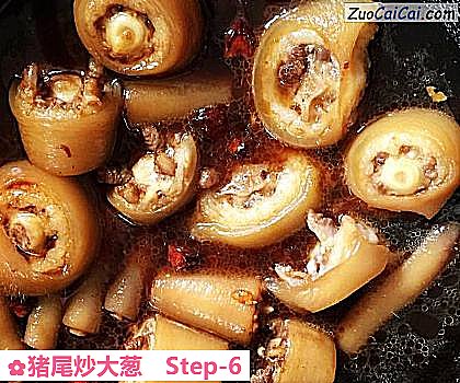 猪尾炒大葱做法第六步骤