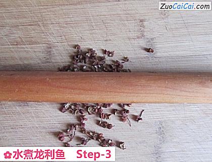 水煮龙利鱼做法第三步骤