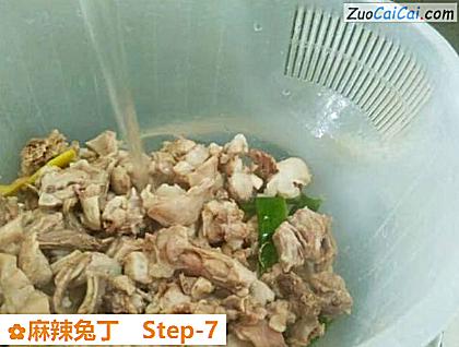 麻辣兔丁做法第七步骤