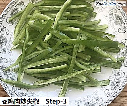 鸡肉炒尖椒做法第三步骤