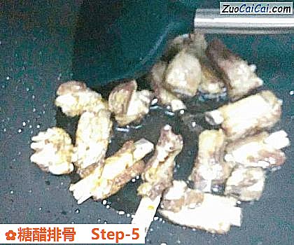 糖醋排骨做法第五步骤