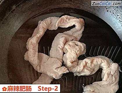 麻辣肥肠做法第二步骤