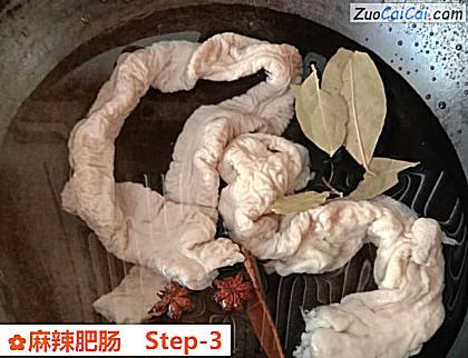 麻辣肥肠做法第三步骤
