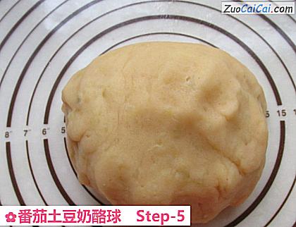 番茄土豆奶酪球做法第五步骤