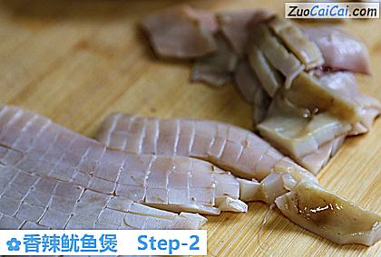 香辣鱿鱼煲做法第二步骤
