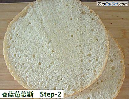 蓝莓慕斯做法第二步骤