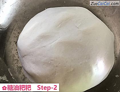 糖油粑粑做法第二步骤