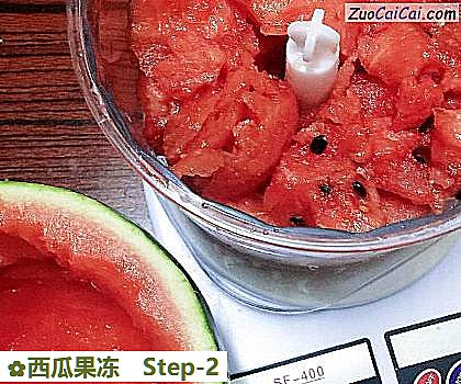 西瓜果冻做法第二步骤