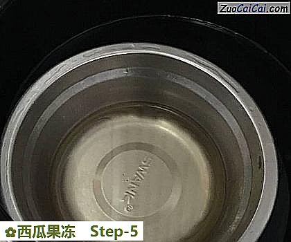 西瓜果冻做法第五步骤