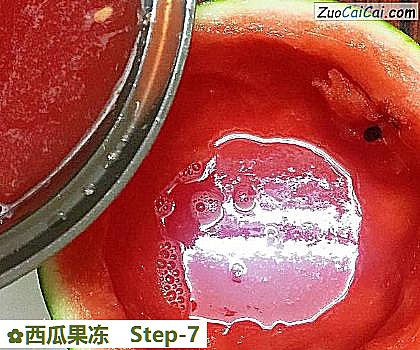 西瓜果冻做法第七步骤