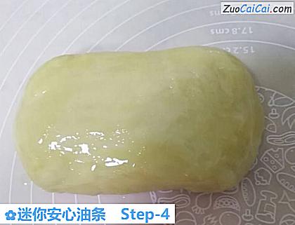迷你安心油条做法第四步骤