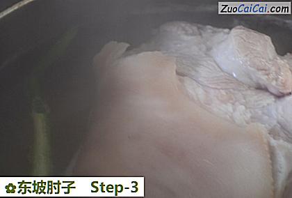 东坡肘子做法第三步骤