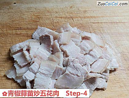 青椒蒜苗炒五花肉做法第四步骤