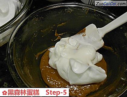 黑森林蛋糕做法第五步骤