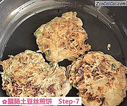 腊肠土豆丝煎饼做法第七步骤