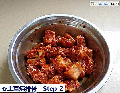 土豆炖排骨做法第二步骤