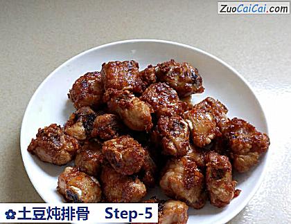 土豆炖排骨做法第五步骤