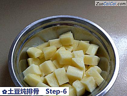 土豆炖排骨做法第六步骤