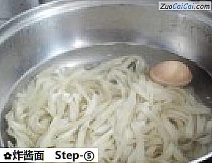 炸酱面做法第五步骤