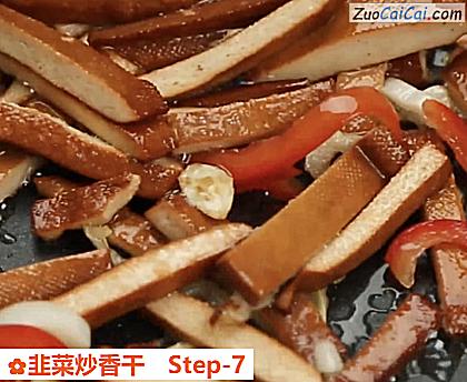 韭菜炒香干做法第七步骤