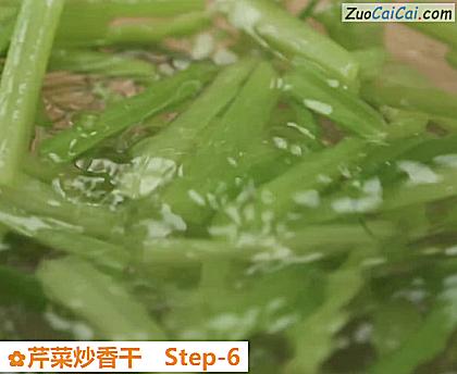 芹菜炒香干做法第六步骤
