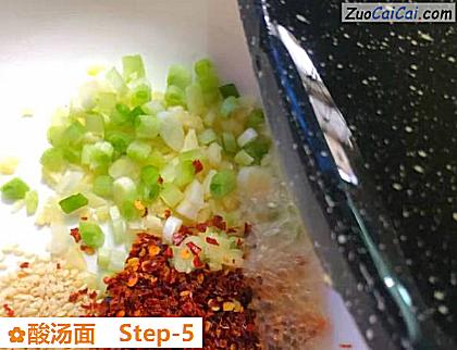 酸汤面做法第五步骤