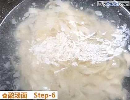 酸汤面做法第六步骤