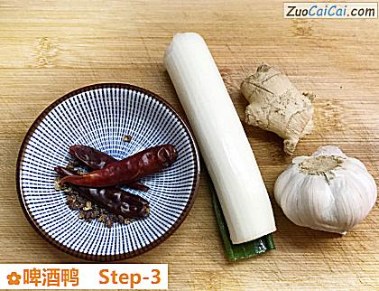 啤酒鸭做法第三步骤