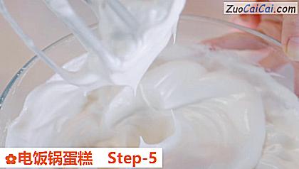 电饭锅蛋糕做法第五步骤