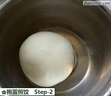 抱蛋煎饺做法第二步骤