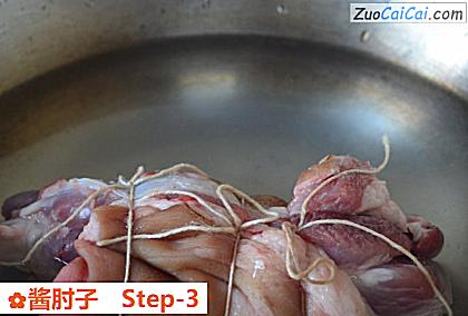 酱肘子做法第三步骤