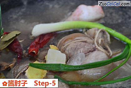 酱肘子做法第五步骤