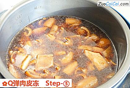 Q弹肉皮冻做法第五步骤