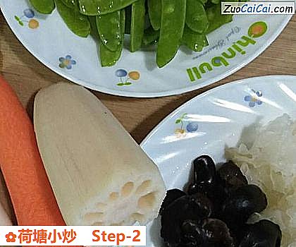 荷塘小炒做法第二步骤