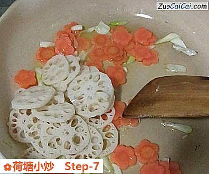 荷塘小炒做法第七步骤