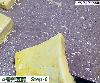 香煎豆腐做法第六步骤