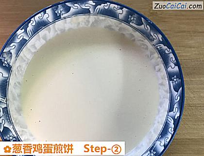 葱香鸡蛋煎饼做法第二步骤